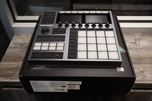 Native Instruments - MASCHINE PLUS